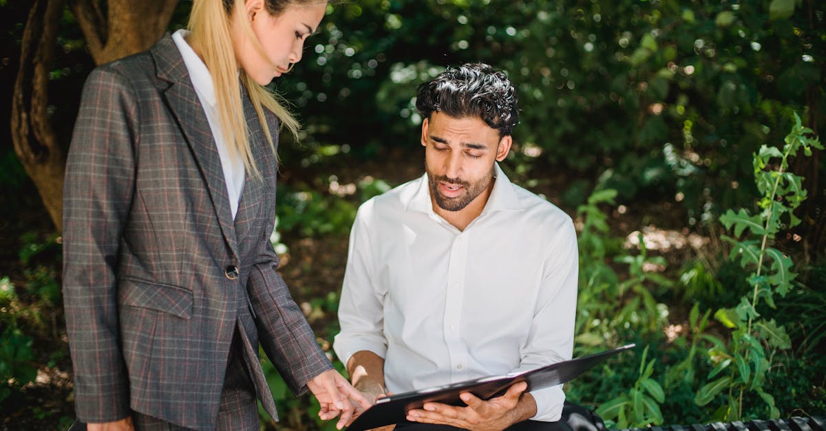 企业如何适应社交媒体的营销战略,吸引更多用户。