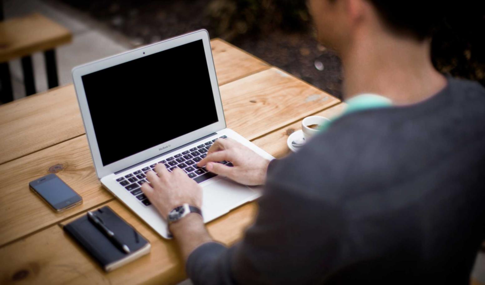 大量出售电话卡:嗨鱼app官网详情下载教程