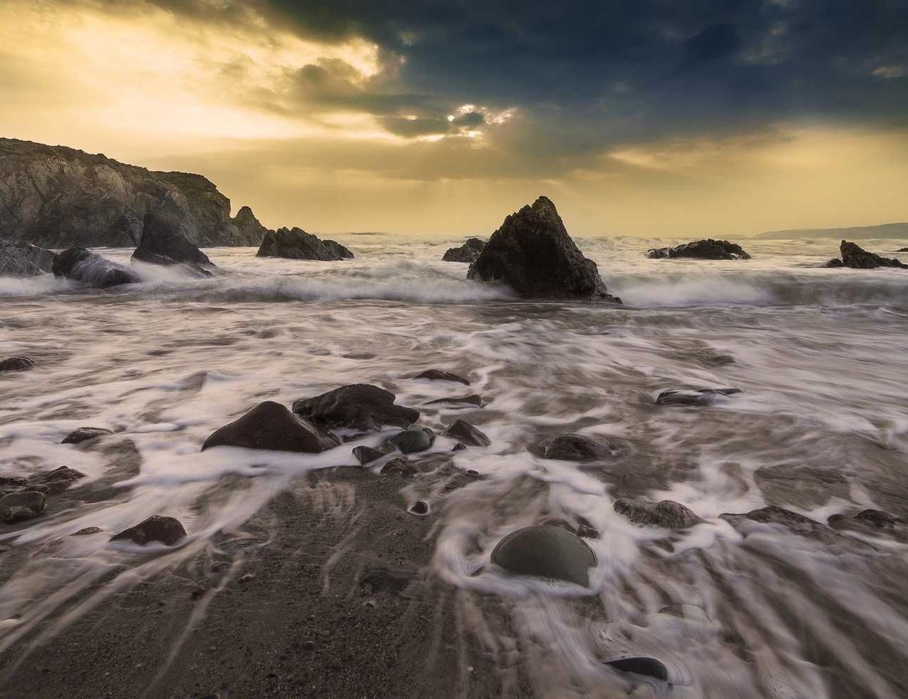 学生卡实名账号:实名制度:为何在游戏领域引起争议?