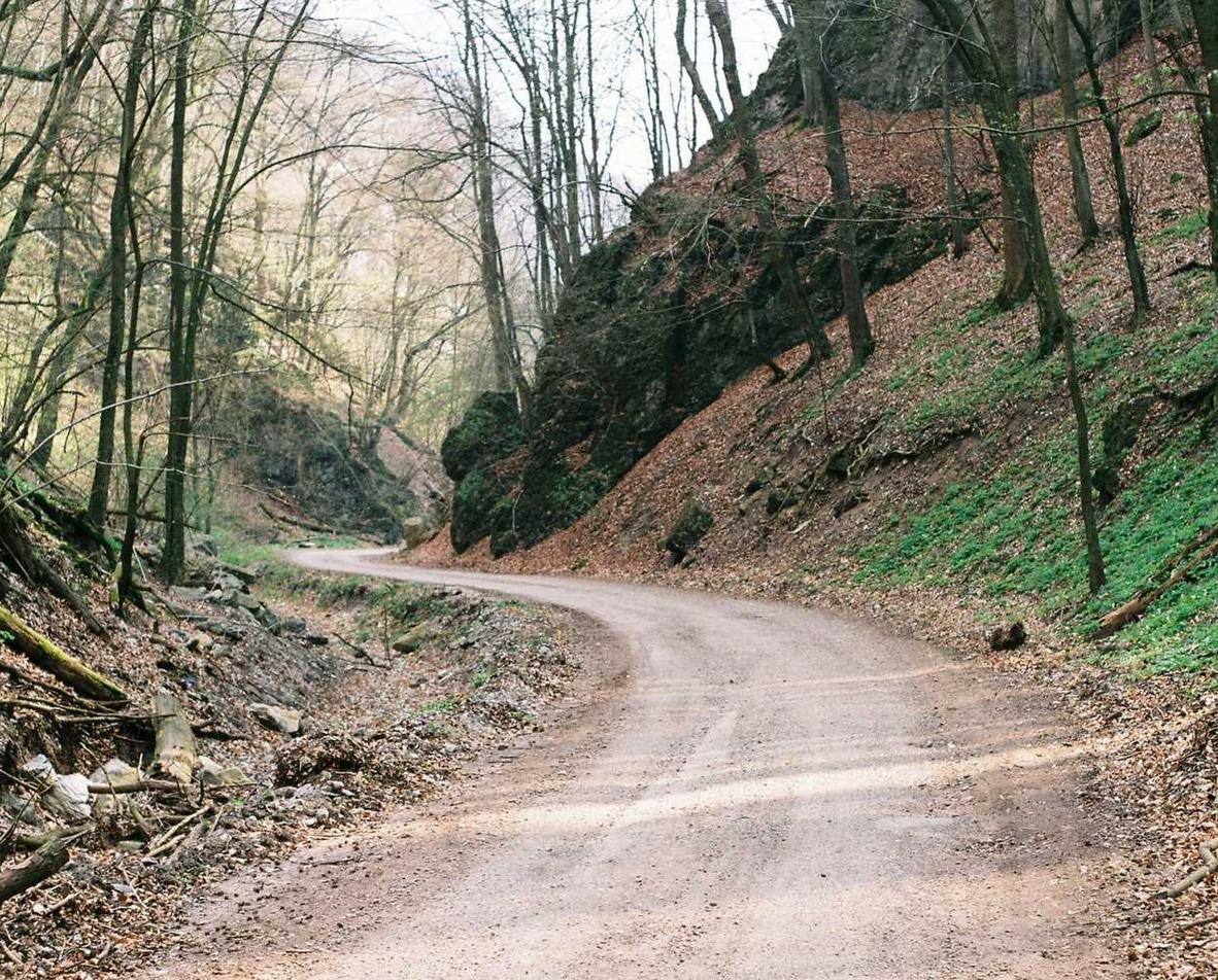 如何使游戏开发者更加有效地与玩家互动，从而减少技术支持辅助的存在？